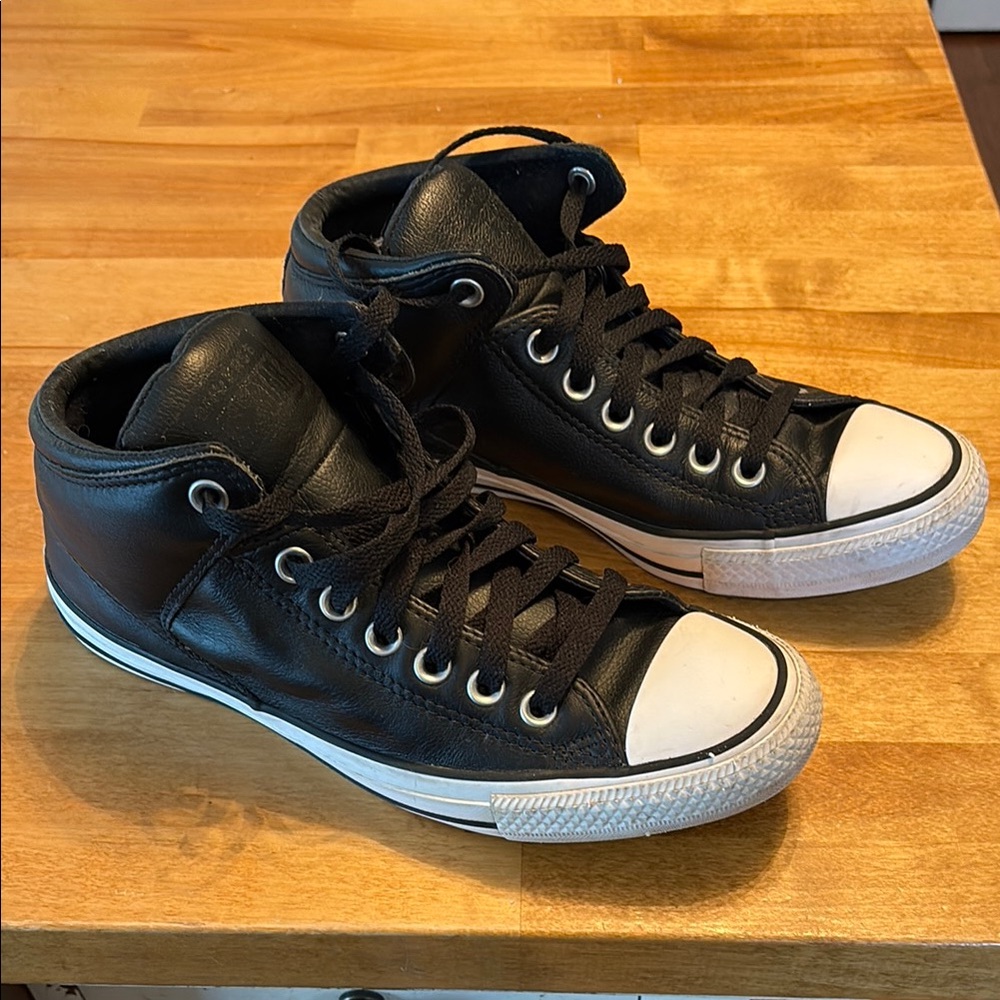 Converse Women’s Chuck Taylor All Star High Street Mid Leather 149426C